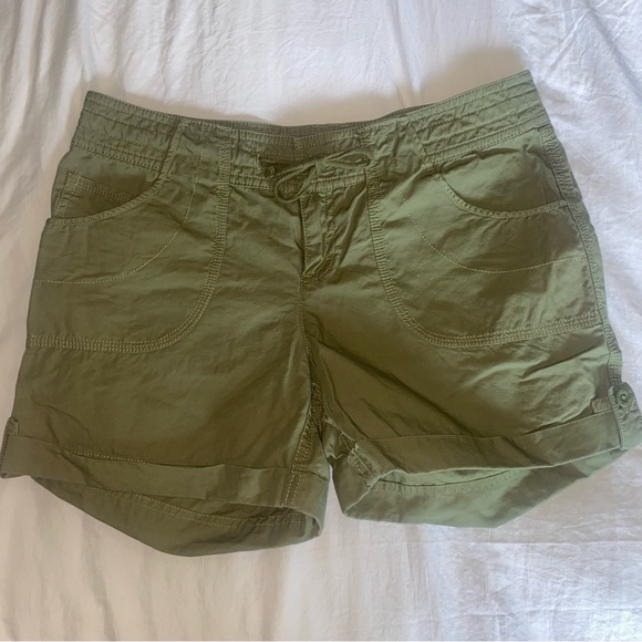 North Face Women’s Cargo Shorts - Picture 1 of 3